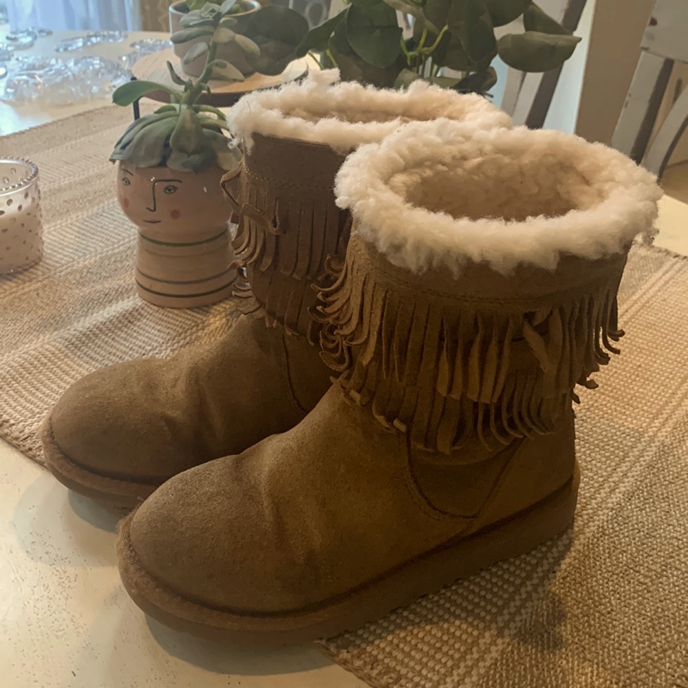 Girls Ugg Boots sz 3